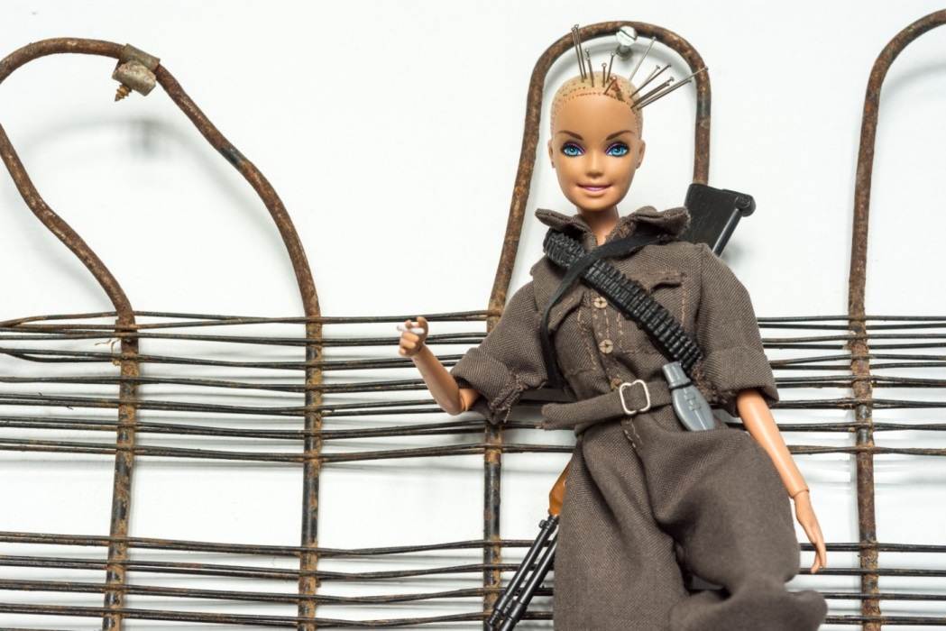 Partisan - Artista: Júnia Azevedo